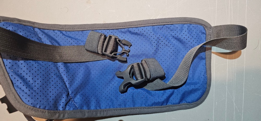 Ultimate Direction Access 300 Hydration Pack