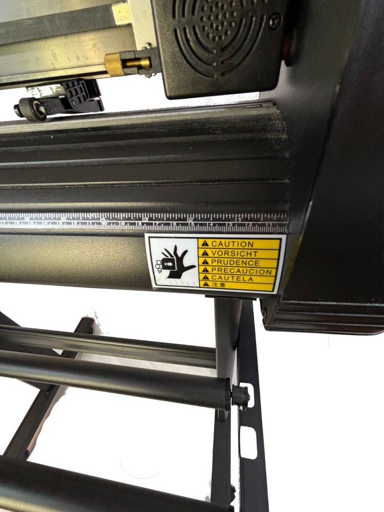 KI-720 Vinyl/Plotter Cutting Machine Never Used