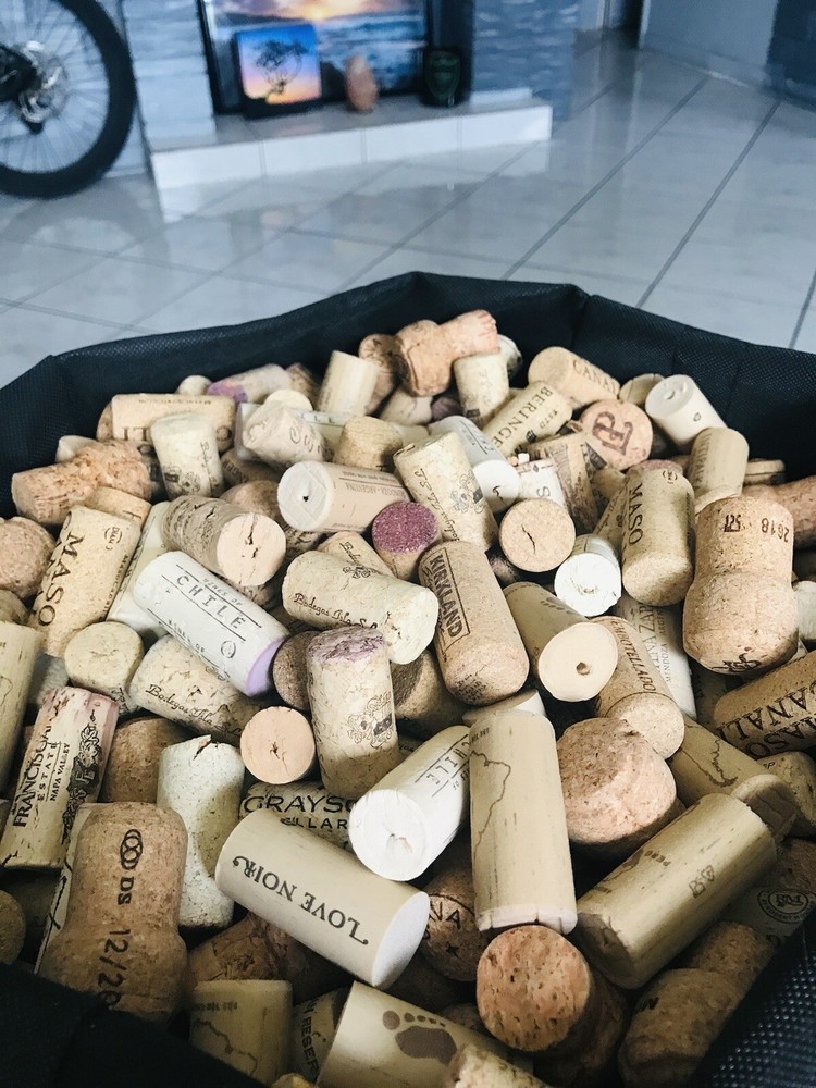 200 Wine corks for crafts, Wall Decorations, crafting, guestbook