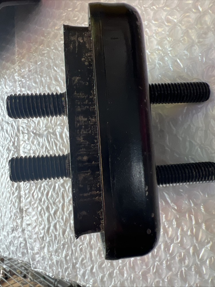 FREIGHTLINER RADIATOR ISOLATOR MOUNT