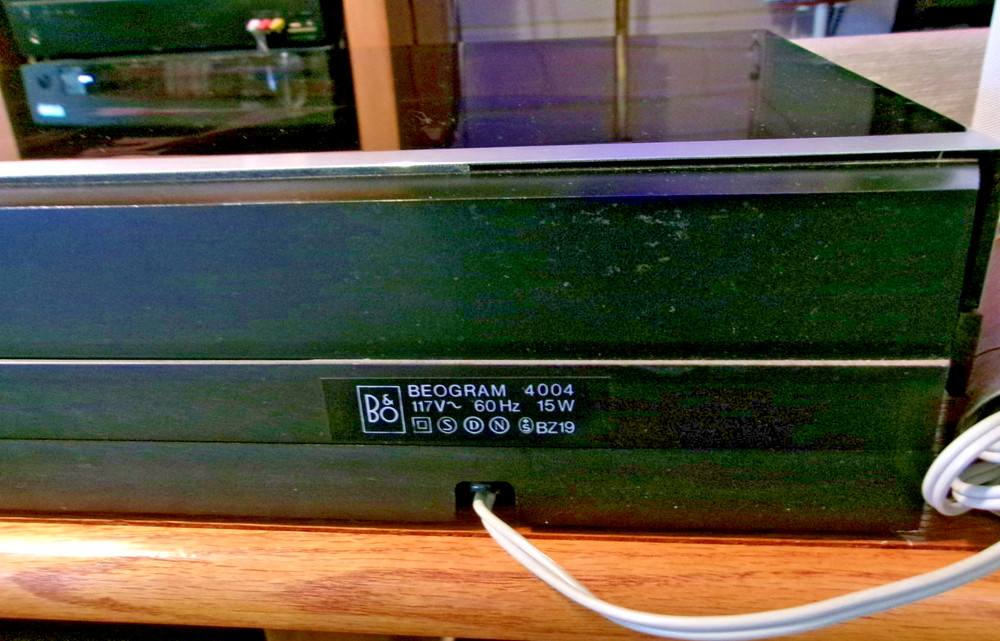 Bang & Olafson Beogram 4004 turntable