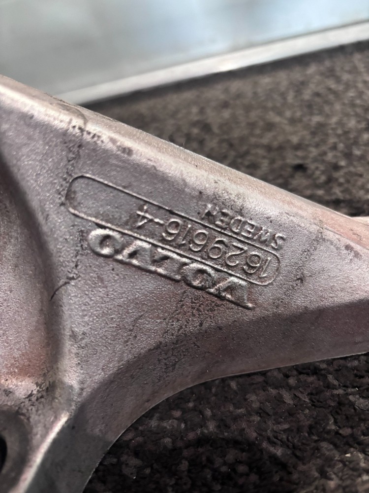 Volvo Engine Motor Mount 1629616-4