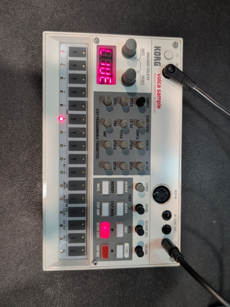 Korg VOLCA SAMPLE Digital Sample Sequencer - White