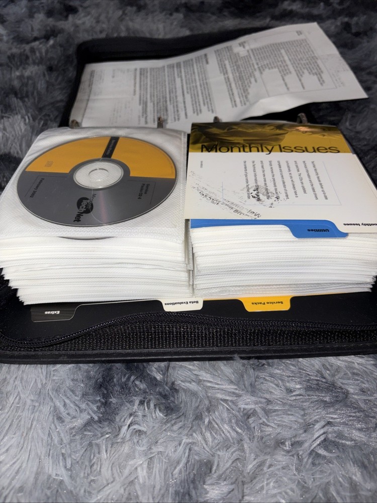 Vintage Microsoft TechNet Plus CD Subscription Binder With Discs 1999-2001