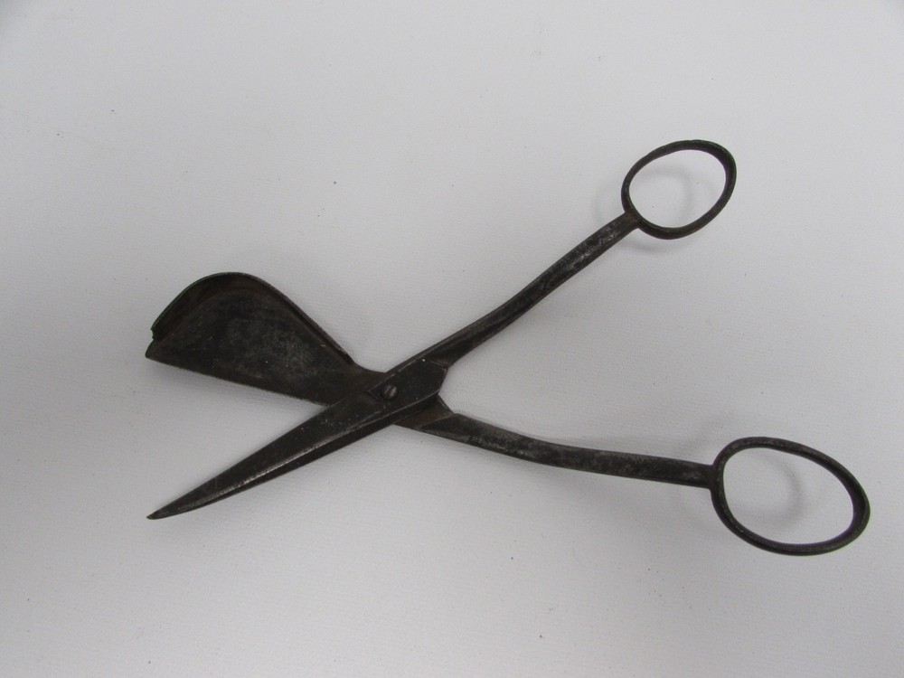 (ref1CX) Antique Wick Cutters