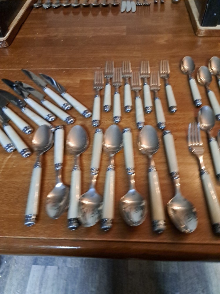 RARE HAMPTON HSV54 WHITE MARBLE HANDLE DINNER SET STAINLESS