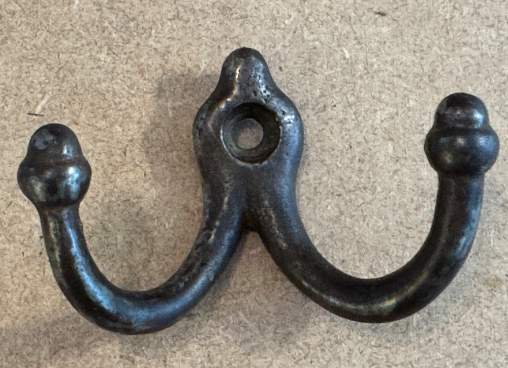 ANTIQUE ACORN METAL DOUBLE COAT HOOK
