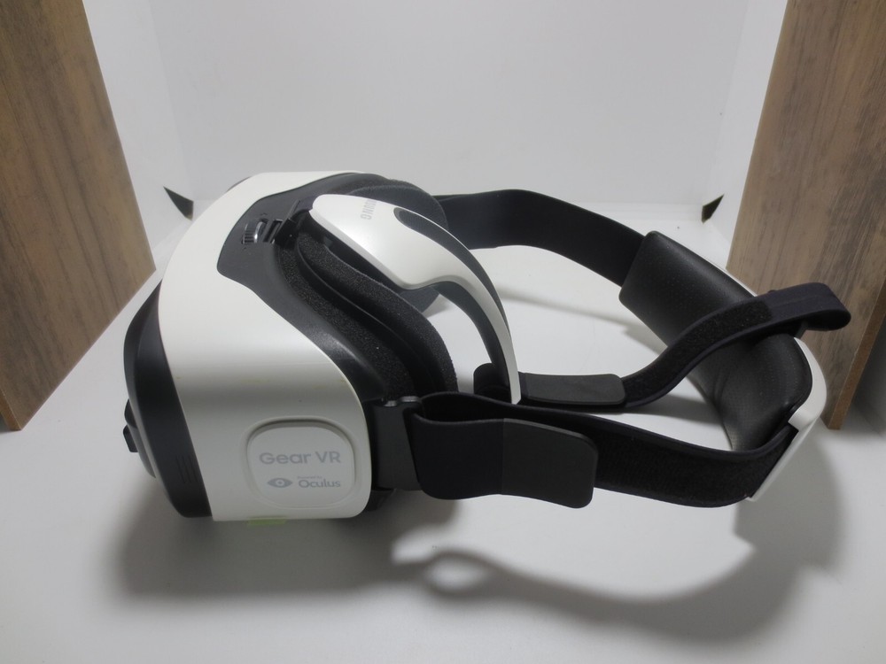 Samsung Gear VR Headset - SM-R321 - White