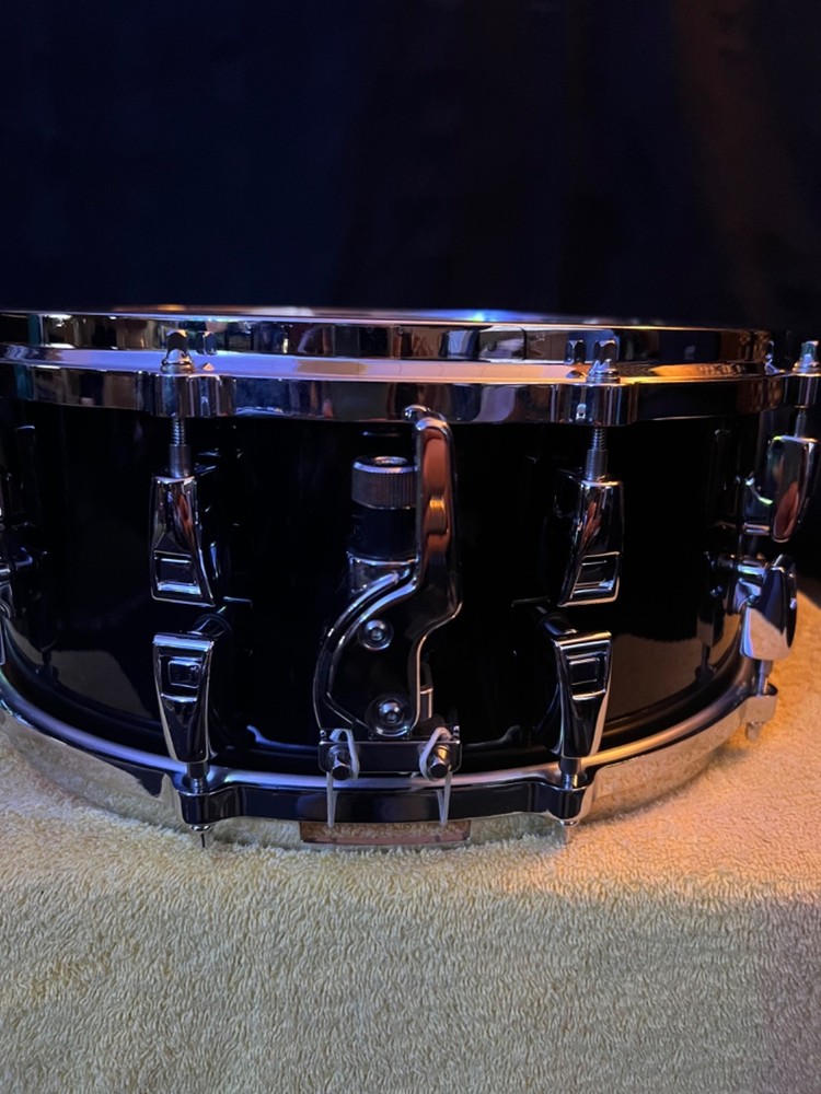 Yamaha Absolute Hybrid Maple 14x6 Snare Drum (Solid Black)