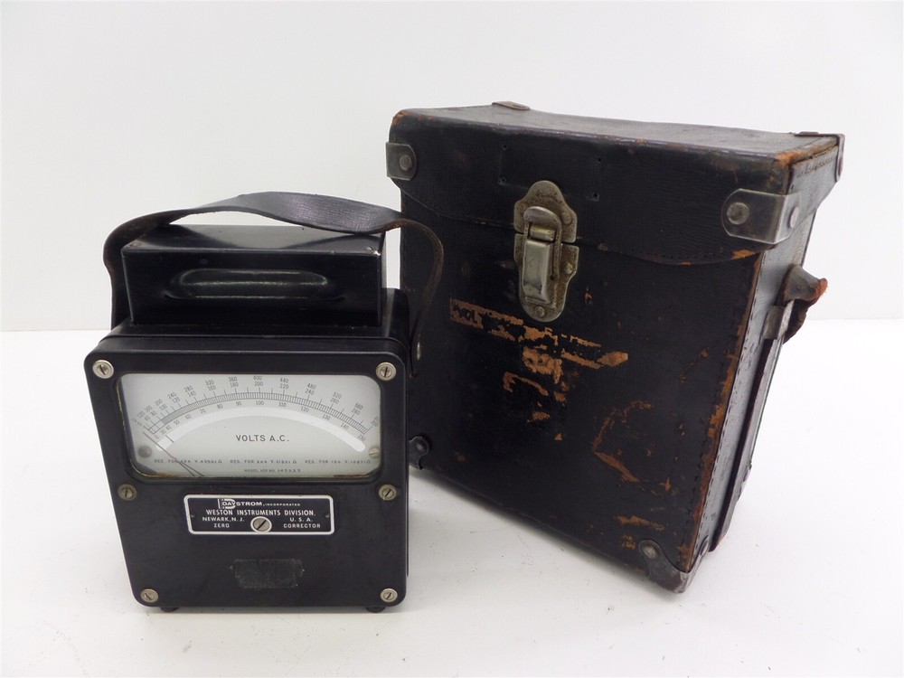 Daystrom Weston Model 433 AV Voltmeter with Case