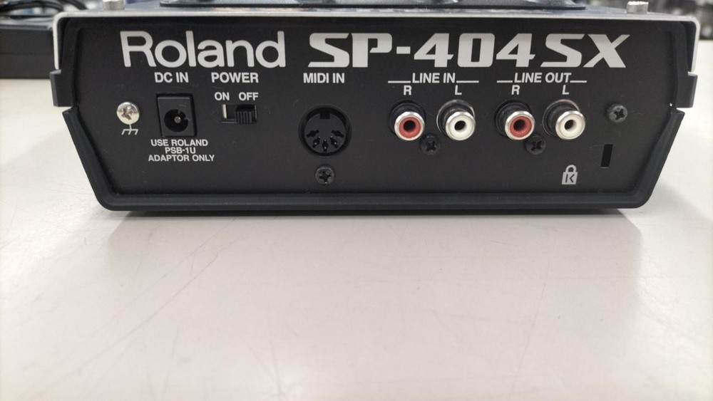 ROLAND SP-404SX Linear Wave Sampler 16-Bit DJ Beatmaker 29 DSP Effects SD Card