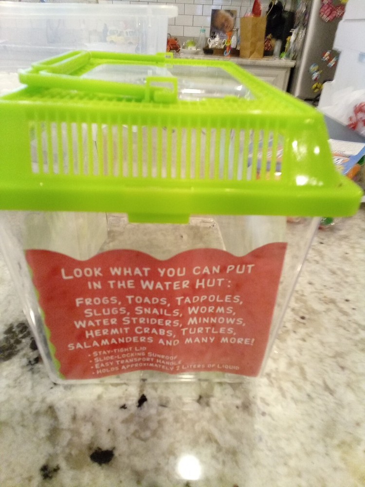 Toysmith Backyard Water Hut