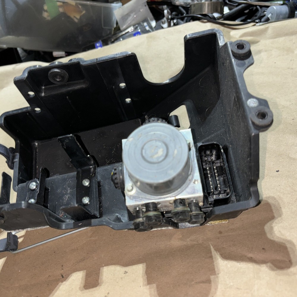 DUCATI SCRAMBLER 800 2016 GENUINE OEM ABS PUMP MODULATOR + BATTERY SUPPORT STRAP