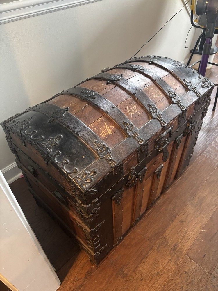 Vintage Steamer Trunk (From 1880-1920)