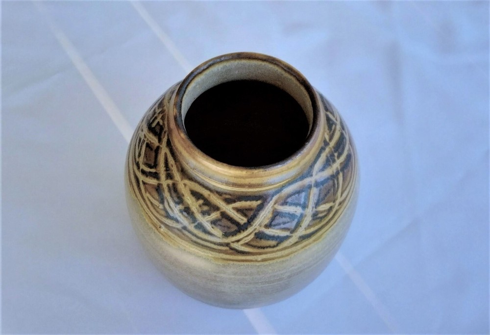 JOHN WORTH AMAMOOR STUDIO POTTERY VASE AUSTRALIA