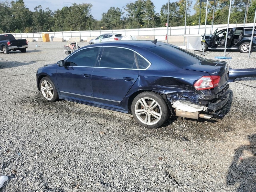 PASSAT 2015 Glove Box 4890396