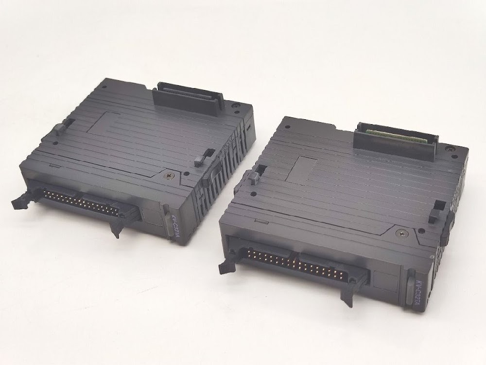 KEYENCE KV-C32TA PLC Output Unit 4-Piece Set USED