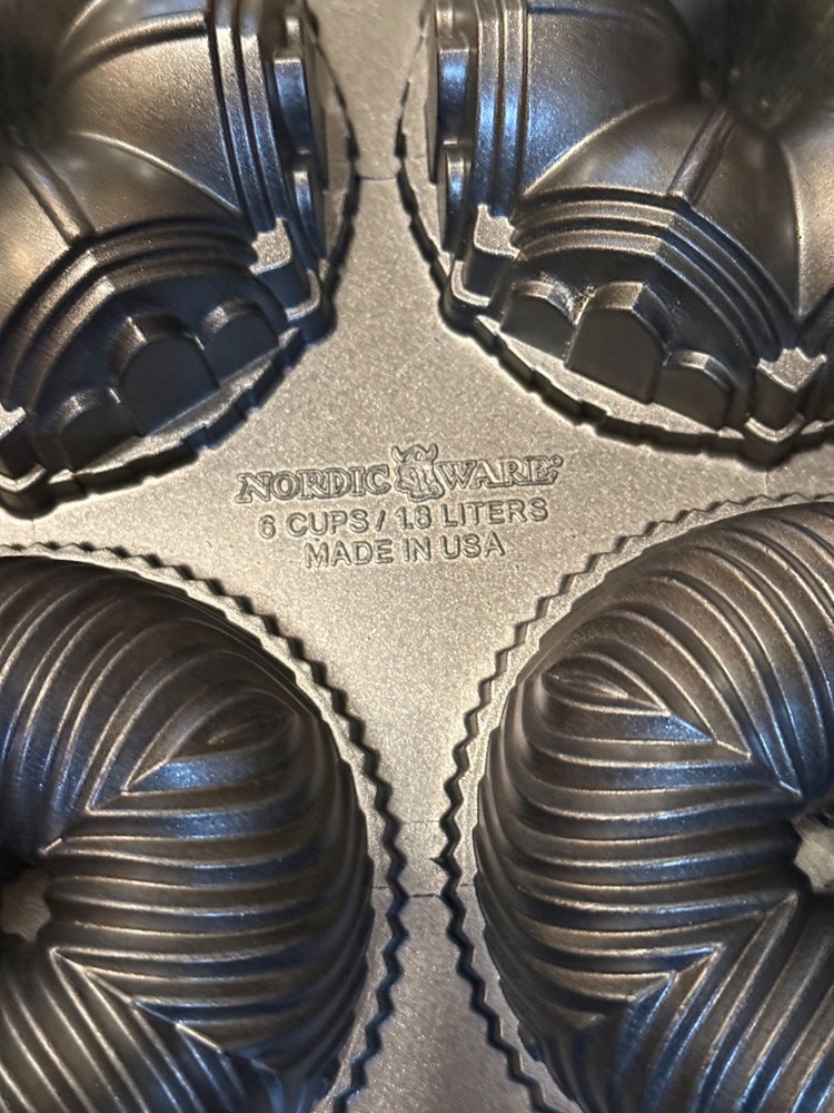 Nordic Ware Mini Bundtlettes (6 Cups)