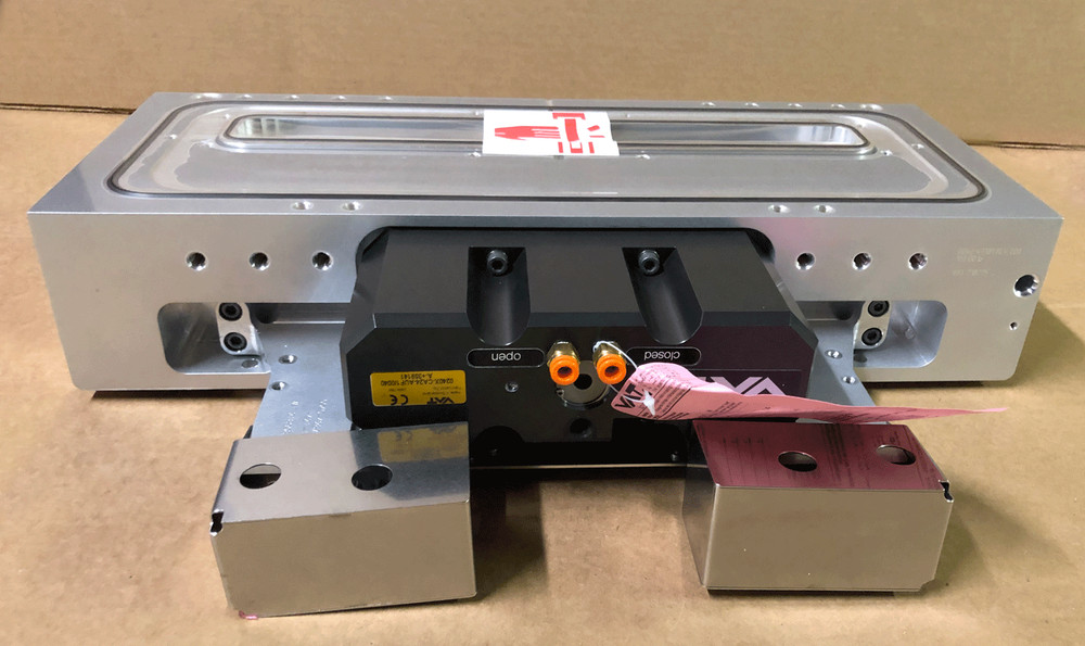 VAT 0240X-CA24-AUF1/0051 Rectangular Wafer Transfer Vacuum AMAT Gate Valve