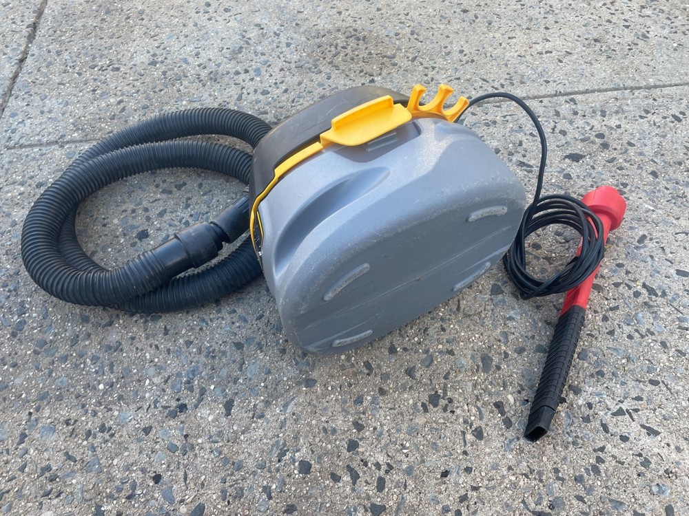 STINGER WET/DRY MINI VAC
