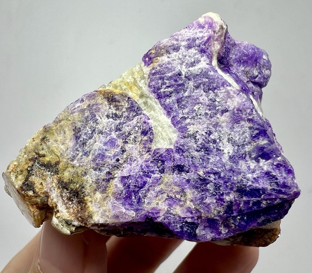 98 Gr. Superb Fluorescent Phosphorescent Tenebrecent Hackmanite Crystals