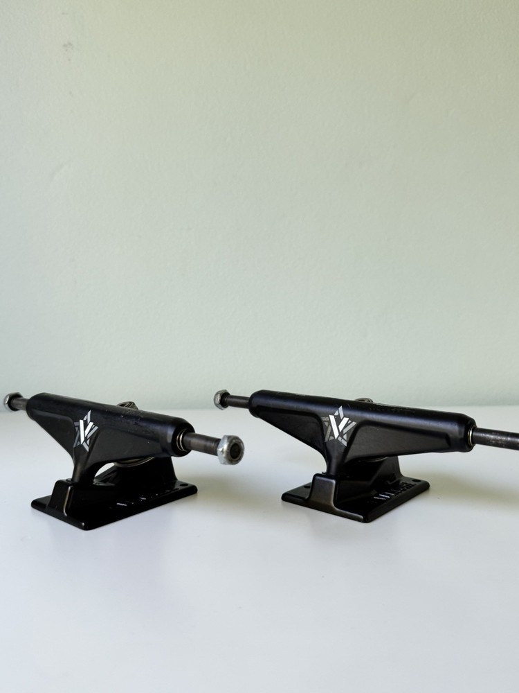 Skateboard Trucks - Venture 5.2
