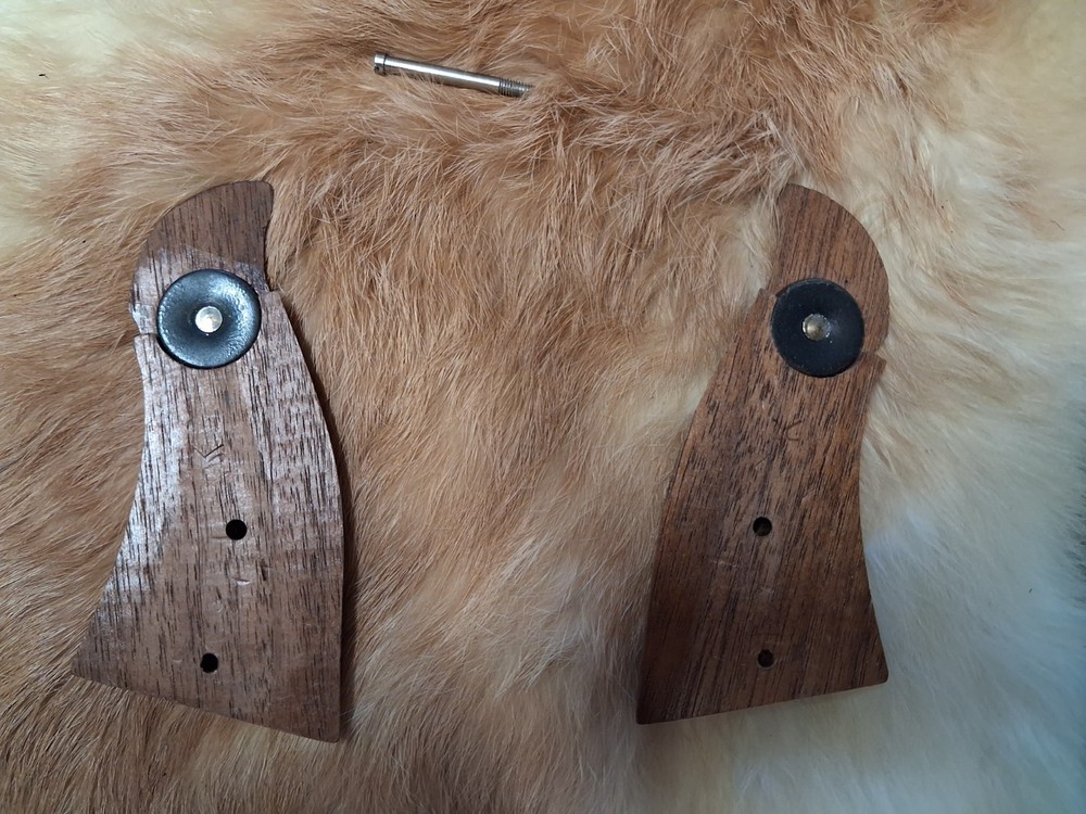 Authentic S&W K Frame Square Butt gripps mint