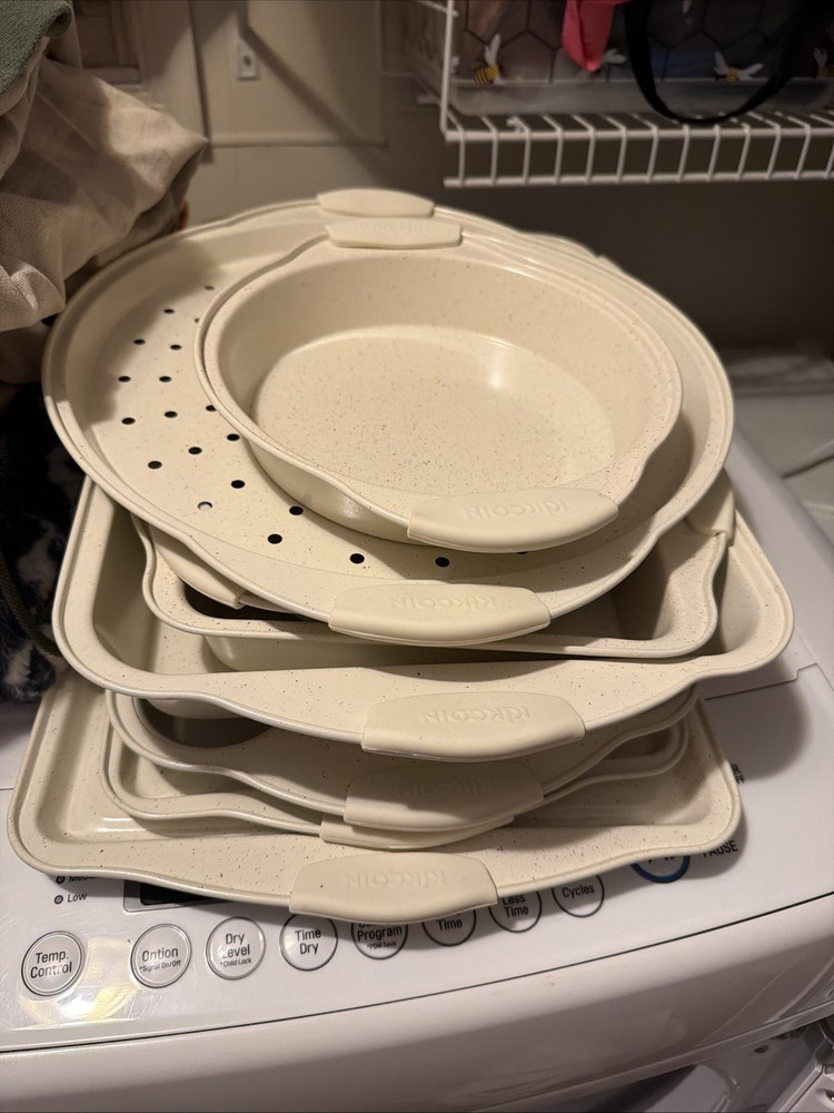 Kikcoin 16PCS Nonstick Baking Pans Set, Stackable Bakeware Sets with Silicone
