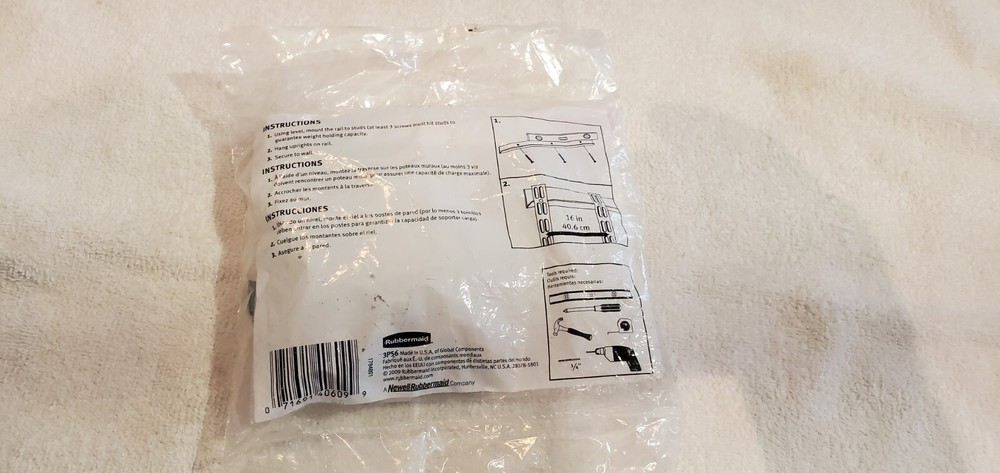 Rubbermaid FastTrack Adjustable Closet System Kit White 3P56
