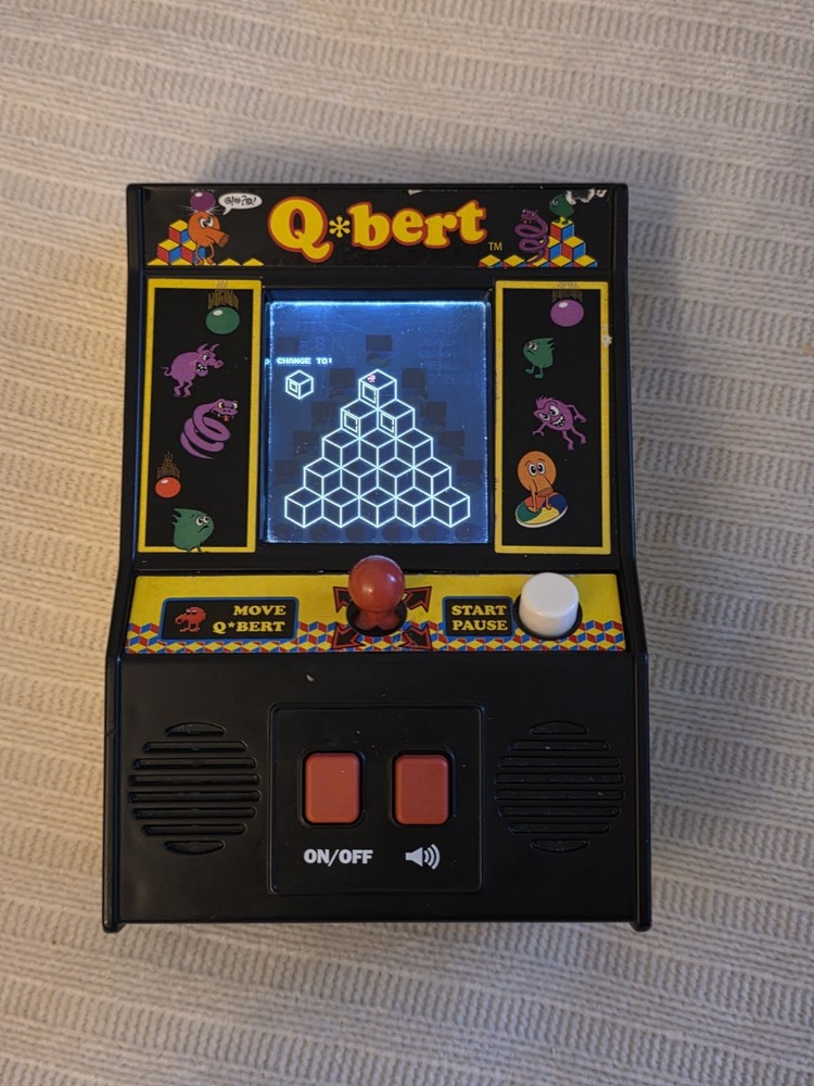 Q Bert 2016 Basic Fun Arcade Classics Retro Mini Arcade Game 09540 Tested Works