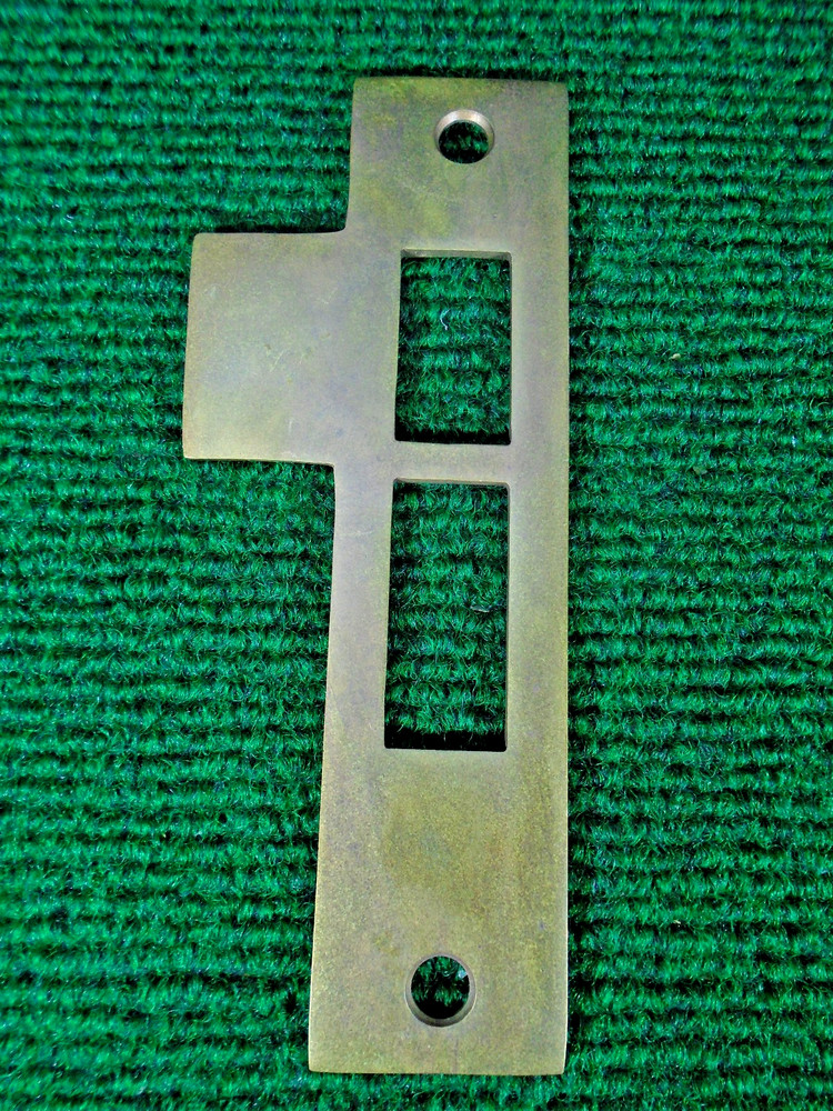 BRASS 5 1/2" ENTRY LOCK STRIKEPLATE - REVERSIBLE (33128)