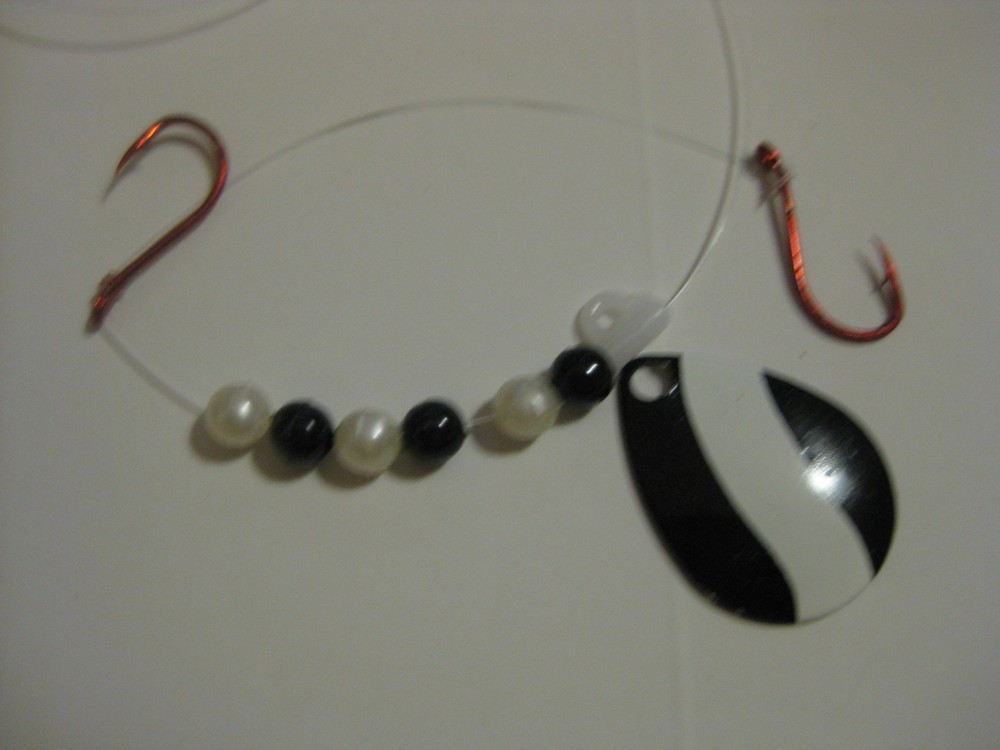 Walleye 2 Hook Spinner Rigs Crawler Harness (Black White)