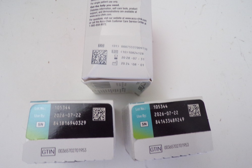 100 ACCU-CHEK GUIDE TEST STRIPS & 100 SOFTCLIX LANCETS