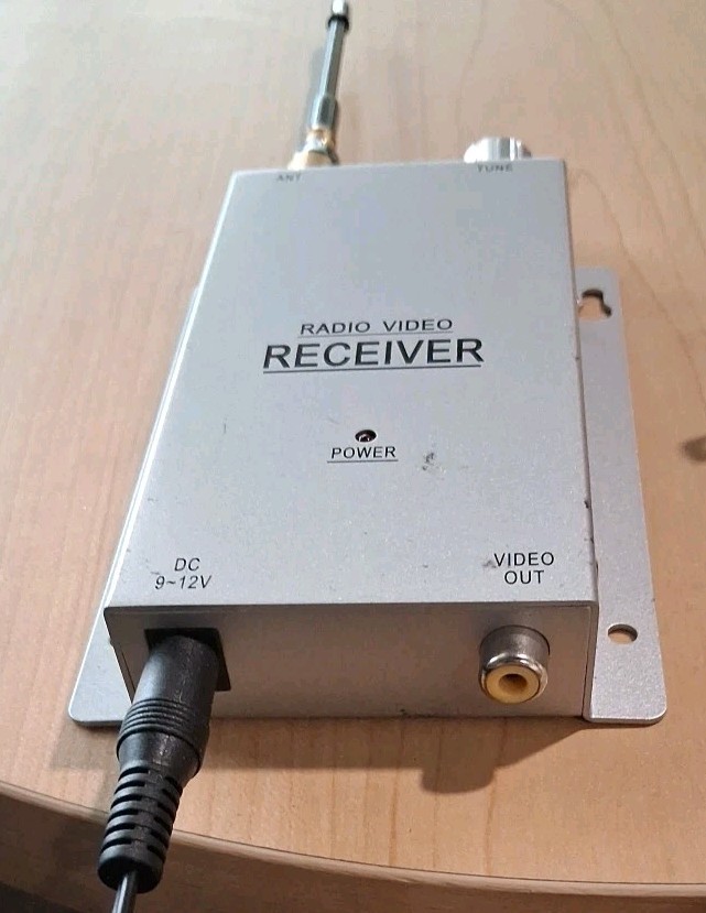 RADIO AV RECEIVER 9-12 volt Untested