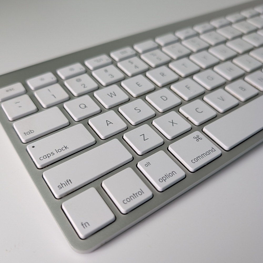GENUINE Apple Wireless Bluetooth Keyboard A1314 Mac Tested