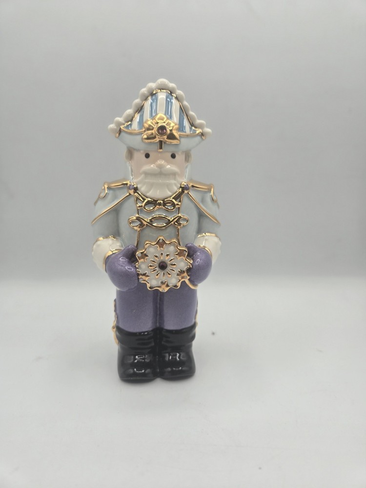 Lenox Nutcracker with Snowflake Figurine   7" tall