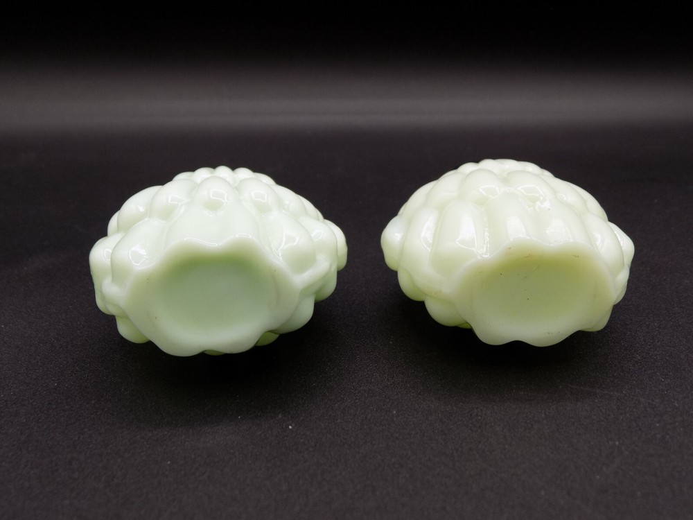 EAPG CONSOLIDATED Green Overlapping SHELL Pattern Salt & Pepper Shakers