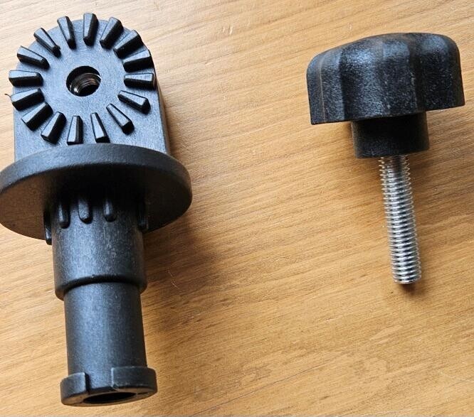Brocraft kayak outrigger adapter and knob