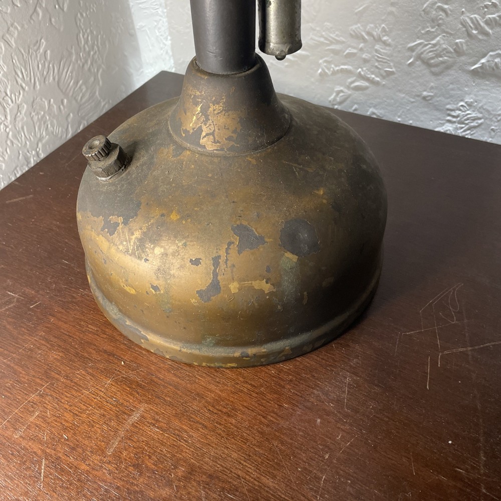 vintage Coleman Quick Lite lamp