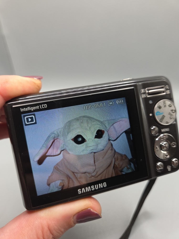Samsung PL57 Digital Camera, No Charger, Please Read Description, Working.