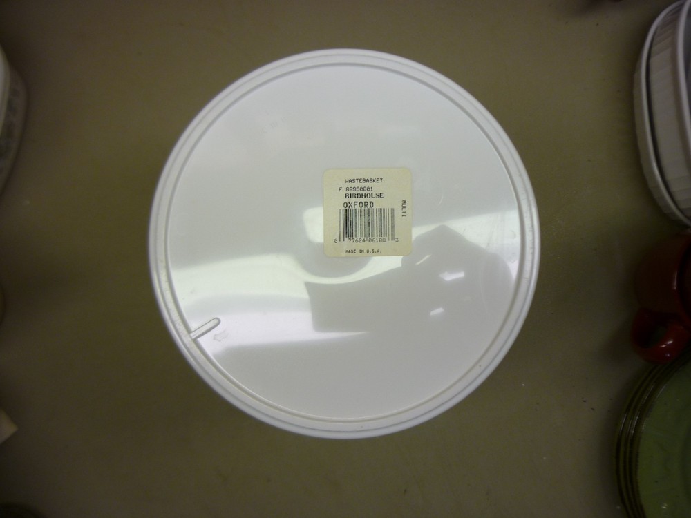 Thomson Birdhouse Plastic Waste Basket