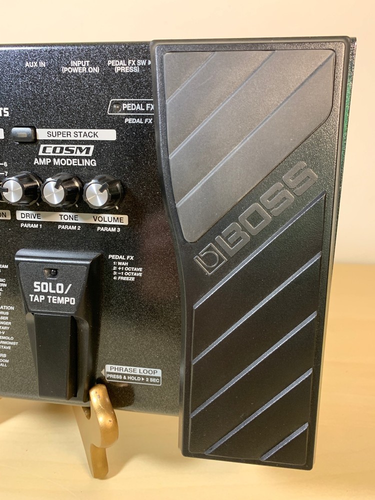 BOSS ME-25 Guitar Multi-Effects Processor w/ box + Inst Cable + 9v Power Adaptor