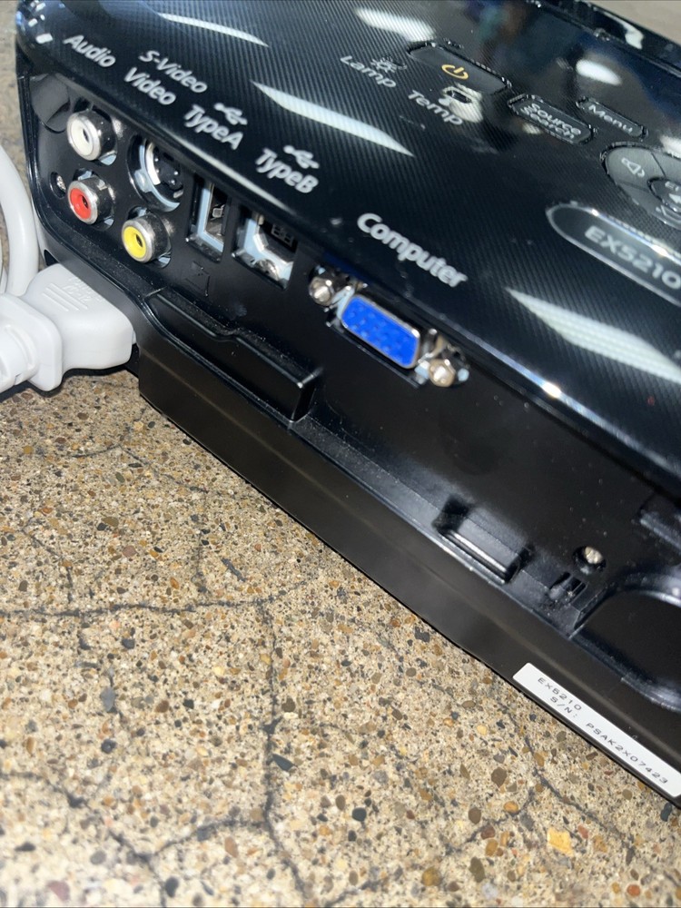 Epson EX5210 LCD Projector No Remote Tested and working