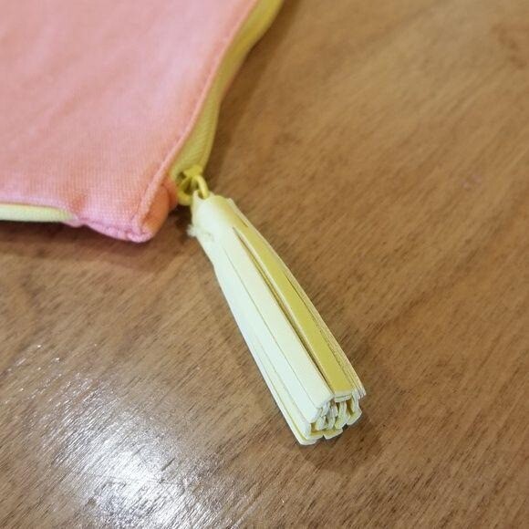 Ipsy August 2018 cosmetic bag