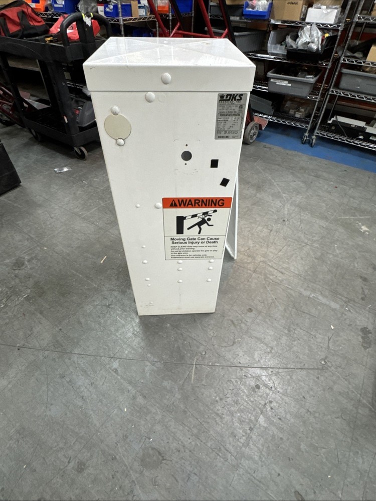DoorKing Inc. 1601-080 Barrier Gate