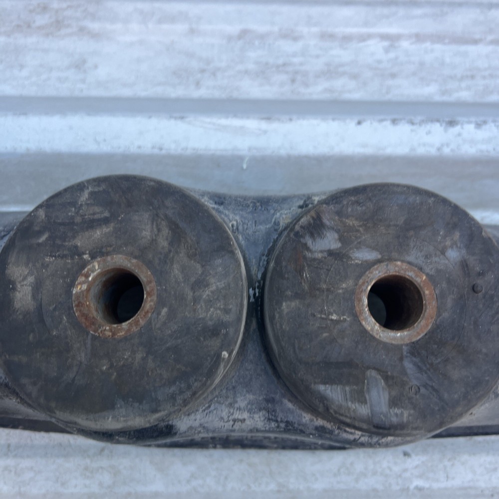 PACCAR OEM FRONT ENGINE MOUNT A24-1079-3,