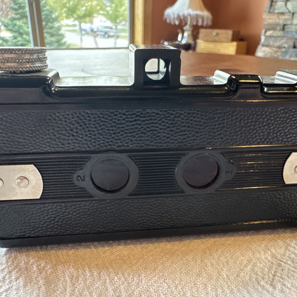 Vintage Mar-Crest Camera Plastic Camera, Untested