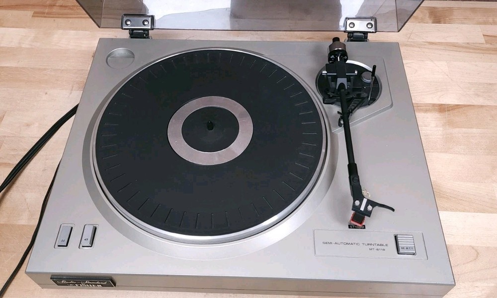 Fisher MT- 6118 Semi Automatic Turntable Record Player Tested Working