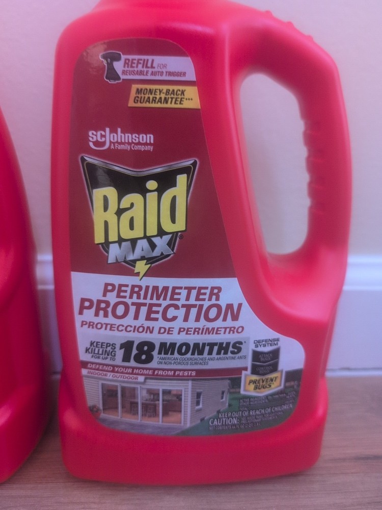lot of (2) Raid MAX Perimeter Protection Bug Killer, Auto Trigger Refill, 64 oz