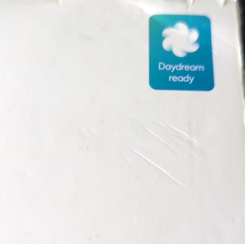 Google Daydream View Gray Smartphone VR Headset + Controller Bluetooth 90° 6in